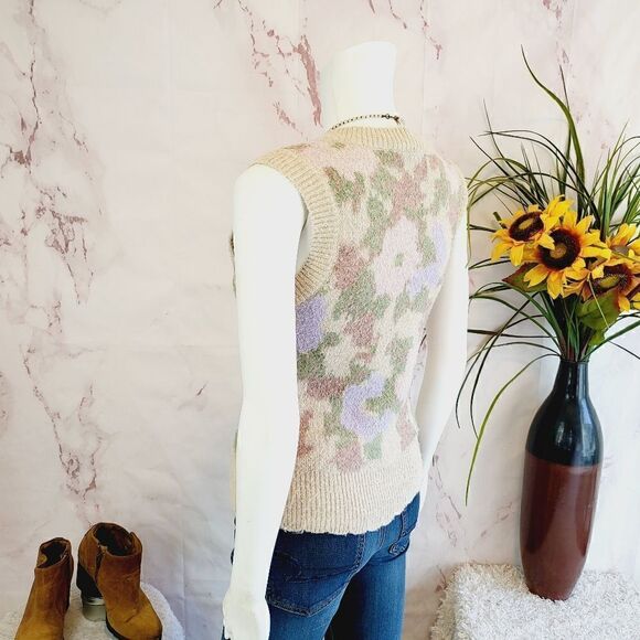 ASTR the Label super soft floral print sweater - Picture 2 of 10